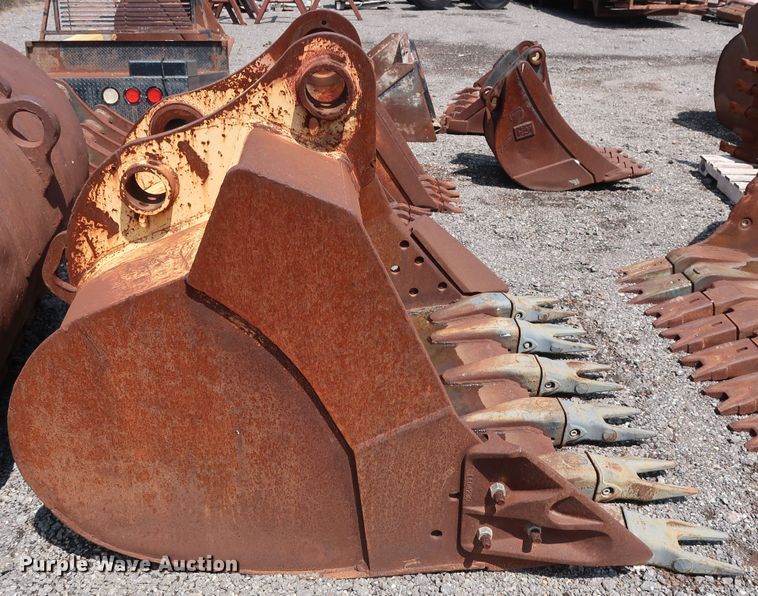 image for item DG4120 John Deere 240 excavator bucket