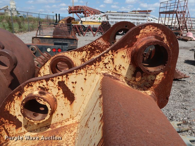 image for item DG4120 John Deere 240 excavator bucket