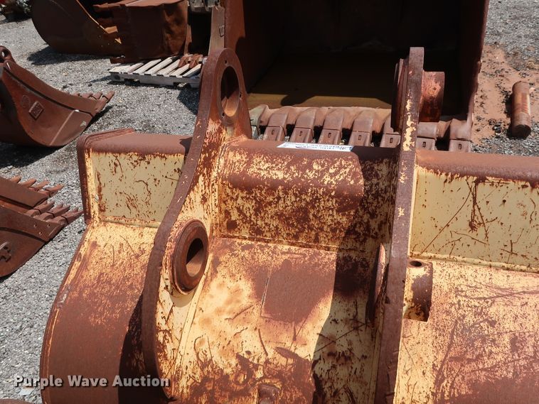 image for item DG4120 John Deere 240 excavator bucket