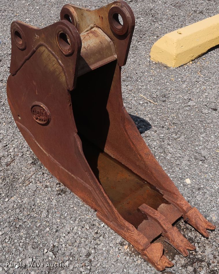 image for item DG4122 Geith 12"W backhoe bucket