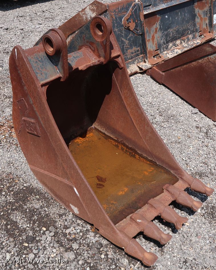 image for item DG4123 Caterpillar 24"W backhoe bucket