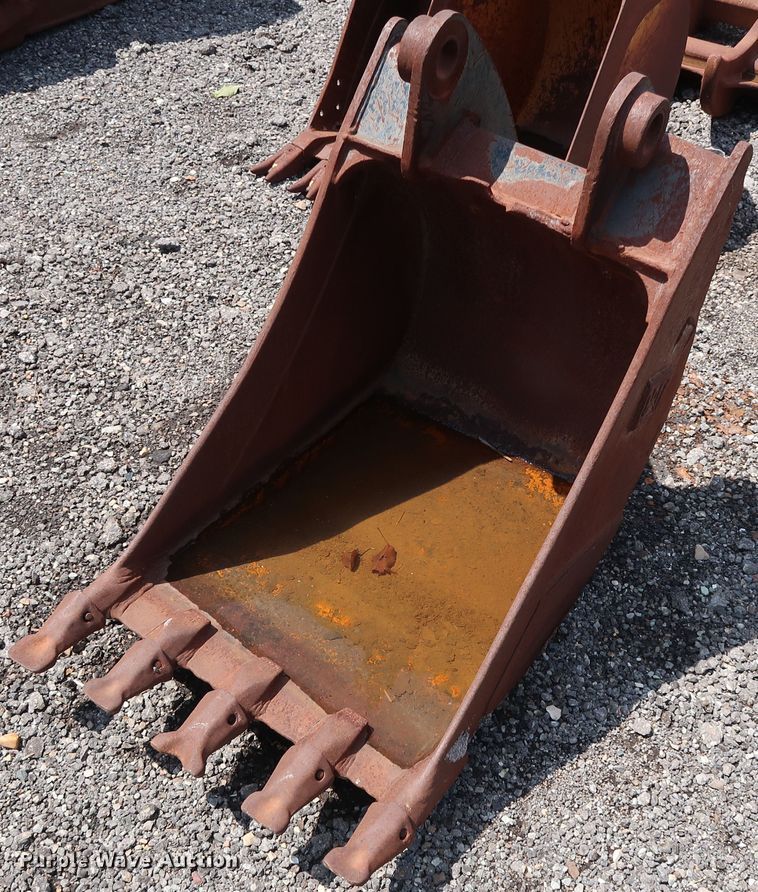 image for item DG4123 Caterpillar 24"W backhoe bucket