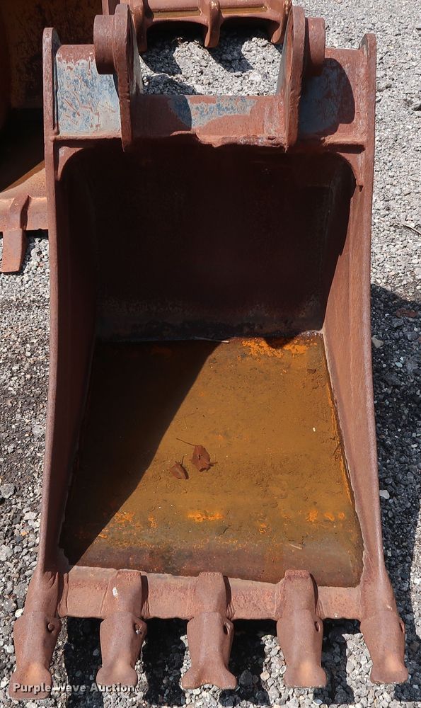 image for item DG4123 Caterpillar 24"W backhoe bucket