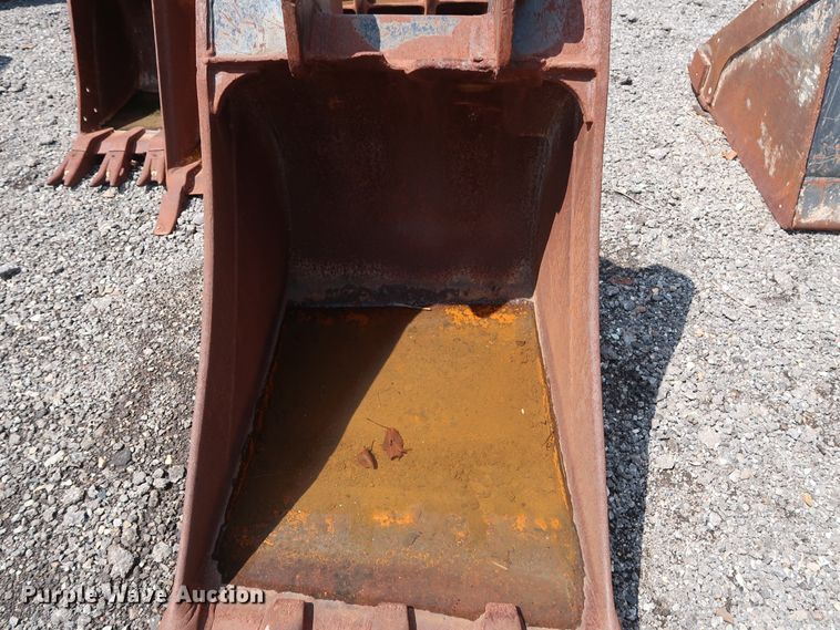 image for item DG4123 Caterpillar 24"W backhoe bucket