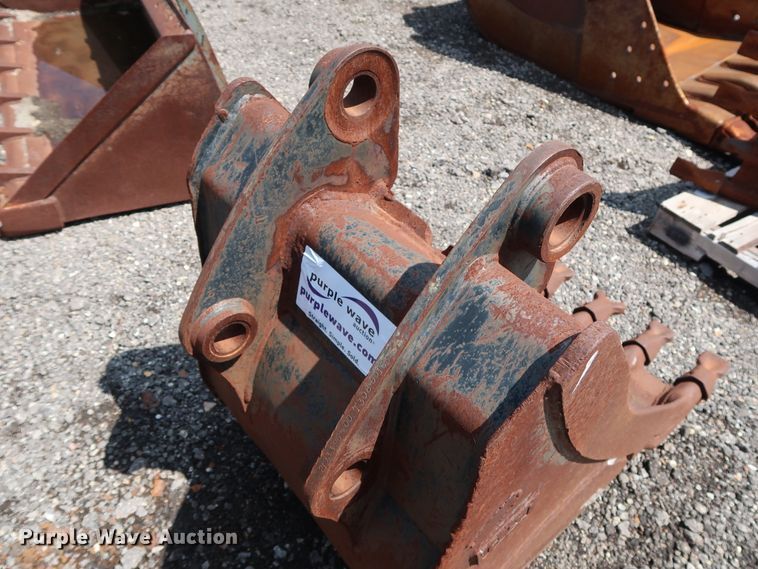 image for item DG4123 Caterpillar 24"W backhoe bucket