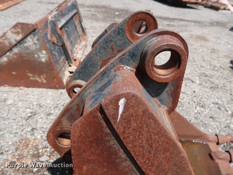 image for item DG4123 Caterpillar 24"W backhoe bucket