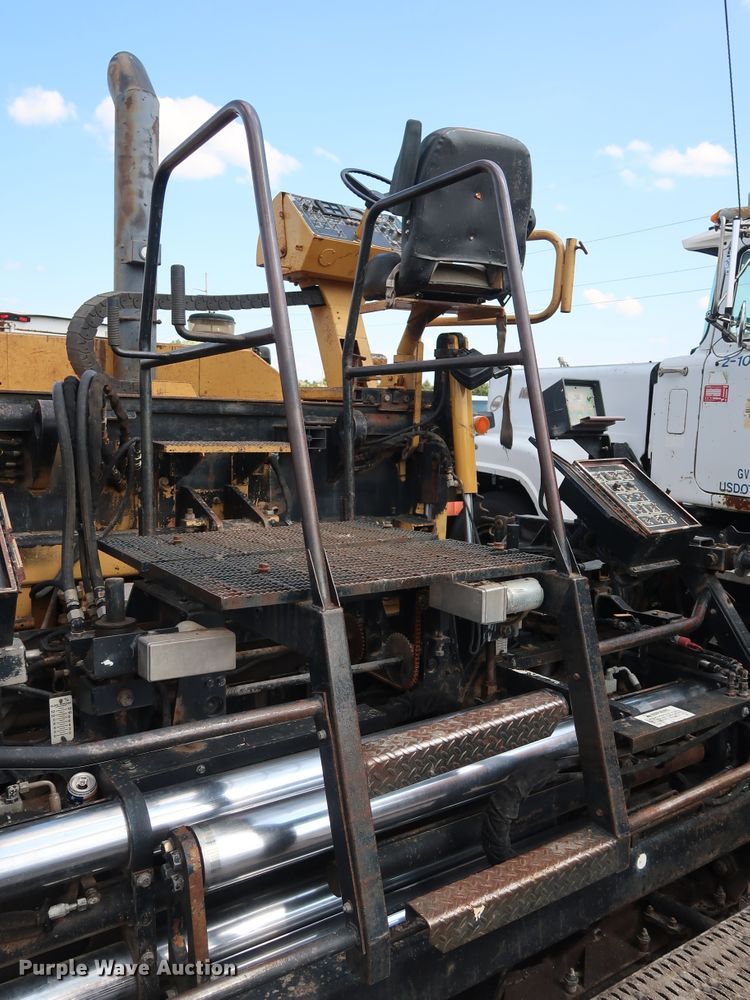 image for item DG4132 2000 Caterpillar AP-650B paver