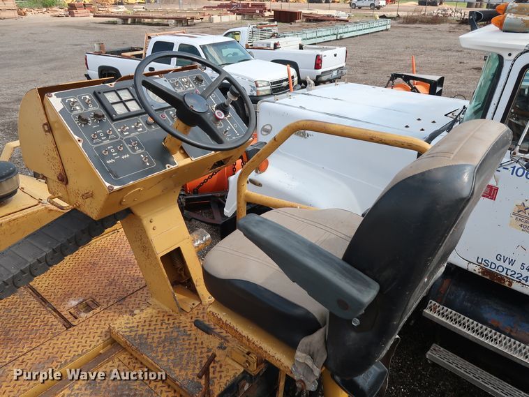 image for item DG4132 2000 Caterpillar AP-650B paver