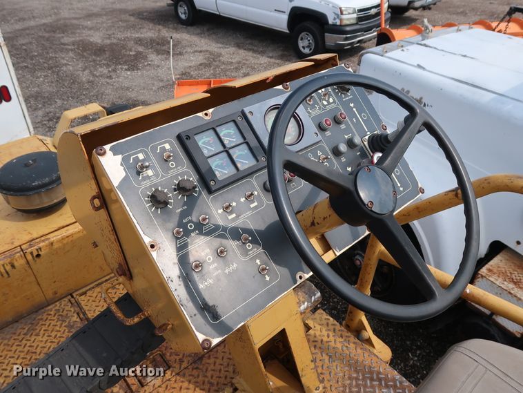 image for item DG4132 2000 Caterpillar AP-650B paver