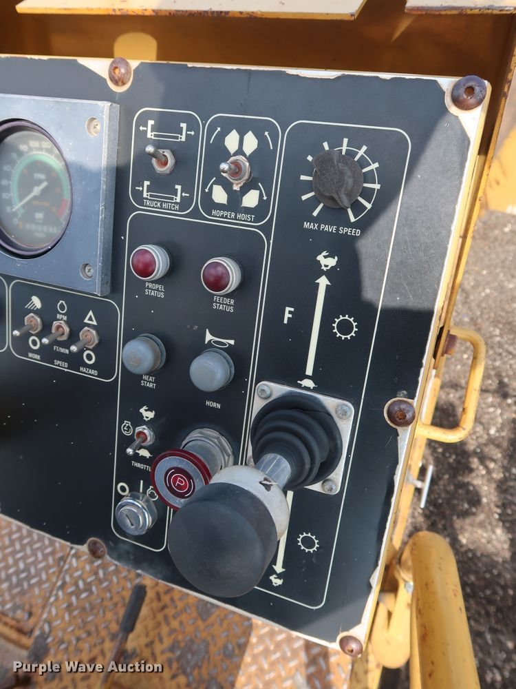 image for item DG4132 2000 Caterpillar AP-650B paver