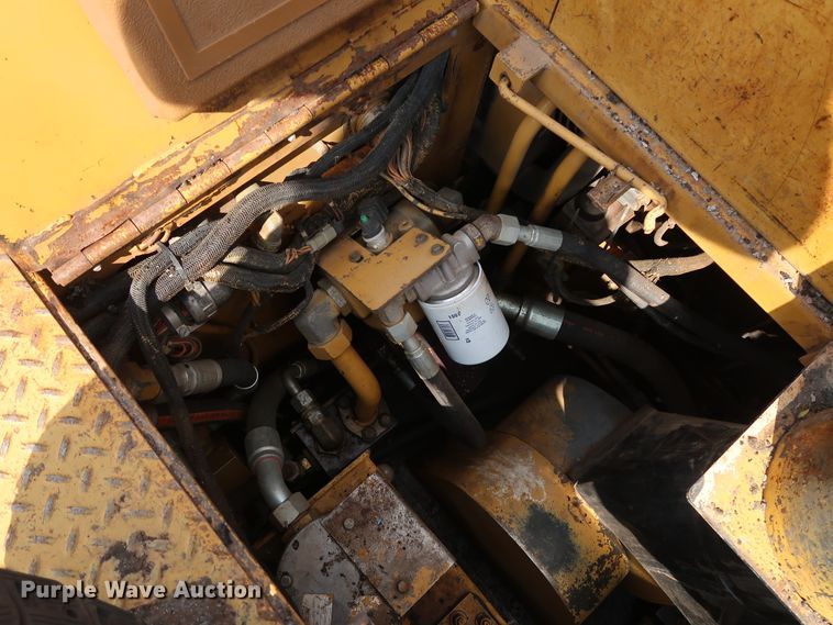 image for item DG4132 2000 Caterpillar AP-650B paver