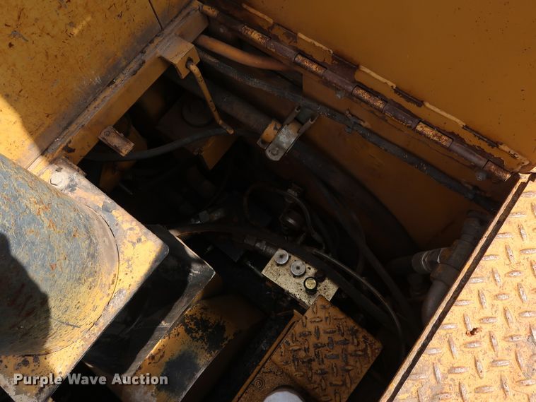 image for item DG4132 2000 Caterpillar AP-650B paver