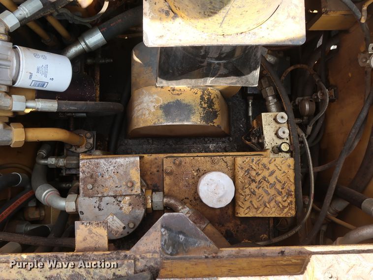 image for item DG4132 2000 Caterpillar AP-650B paver