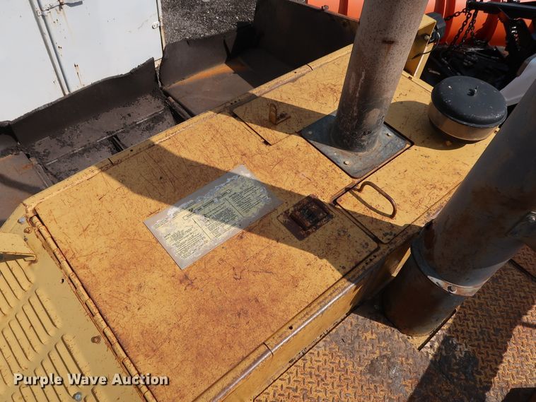 image for item DG4132 2000 Caterpillar AP-650B paver