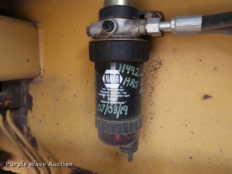 image for item DG4132 2000 Caterpillar AP-650B paver