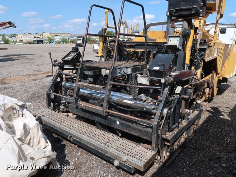 image for item DG4132 2000 Caterpillar AP-650B paver