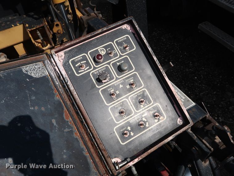 image for item DG4132 2000 Caterpillar AP-650B paver