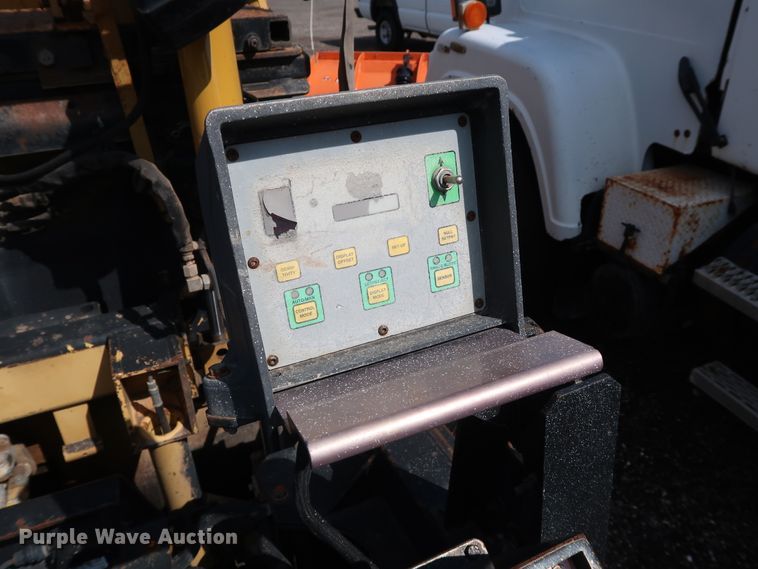 image for item DG4132 2000 Caterpillar AP-650B paver