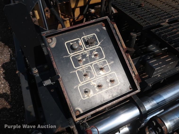 image for item DG4132 2000 Caterpillar AP-650B paver