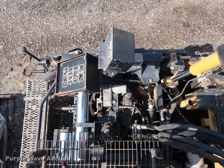 image for item DG4132 2000 Caterpillar AP-650B paver