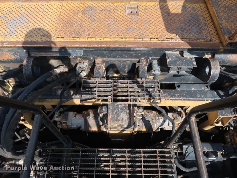 image for item DG4132 2000 Caterpillar AP-650B paver