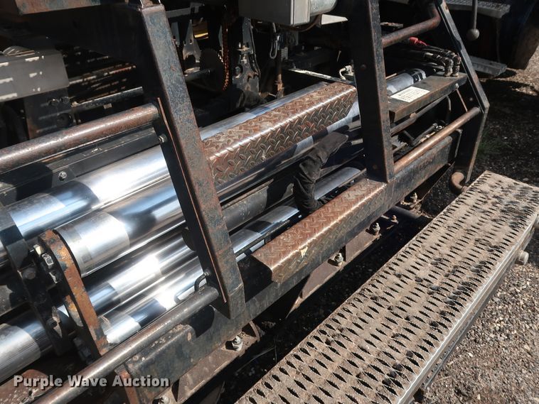 image for item DG4132 2000 Caterpillar AP-650B paver