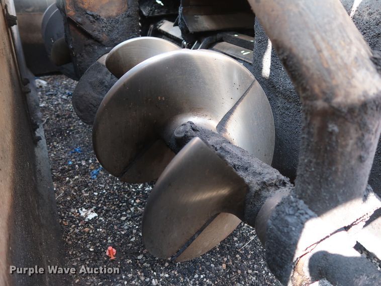 image for item DG4132 2000 Caterpillar AP-650B paver