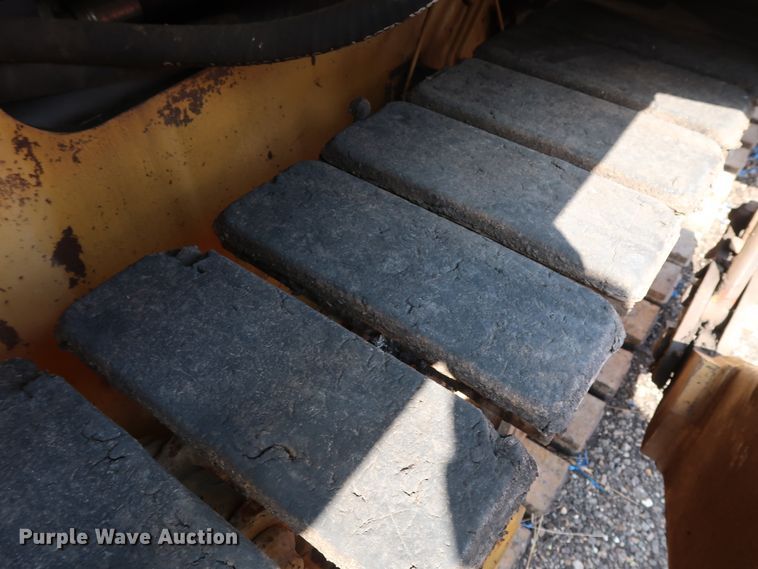 image for item DG4132 2000 Caterpillar AP-650B paver