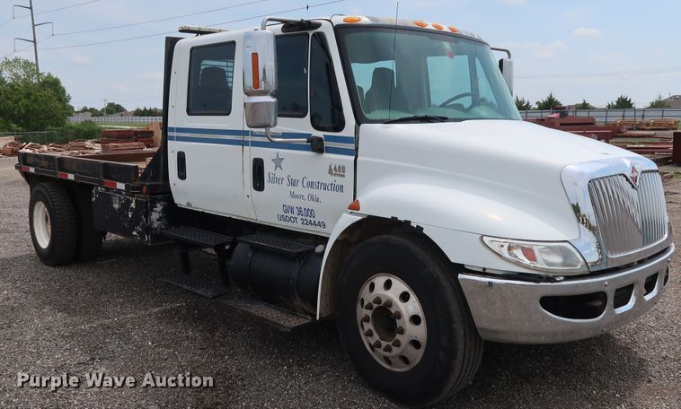 image for item DG4133 2003 International 4400 Crew Cab flatbed truck