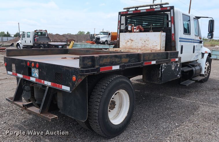 image for item DG4133 2003 International 4400 Crew Cab flatbed truck