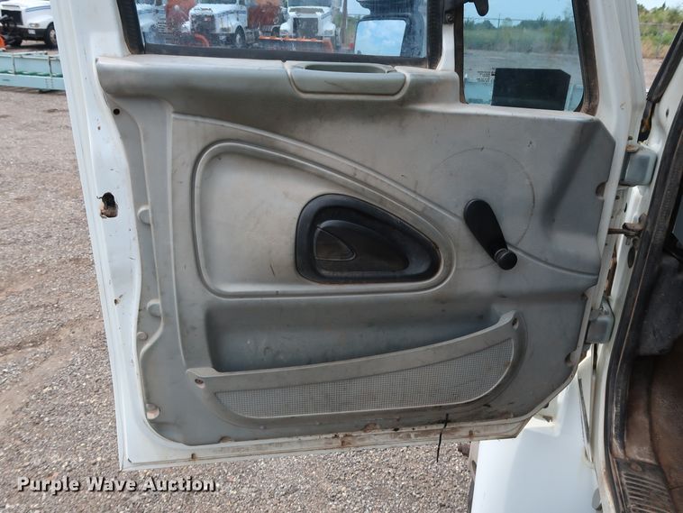 image for item DG4133 2003 International 4400 Crew Cab flatbed truck