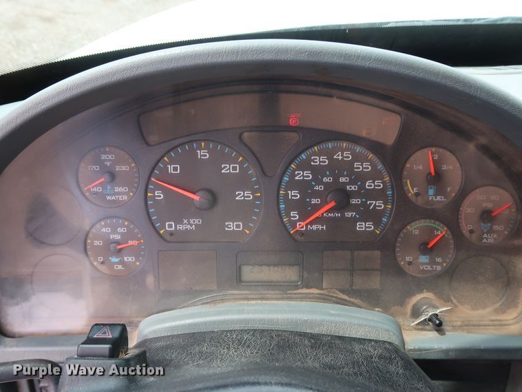 image for item DG4133 2003 International 4400 Crew Cab flatbed truck