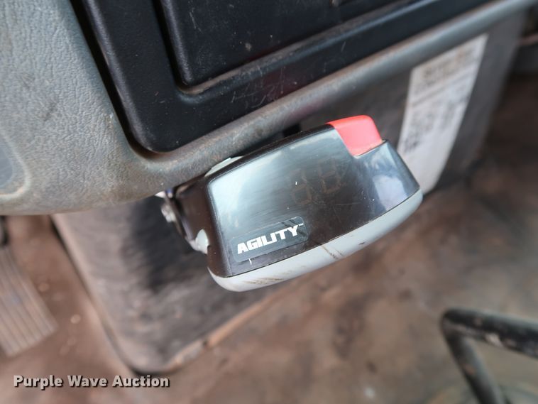 image for item DG4133 2003 International 4400 Crew Cab flatbed truck