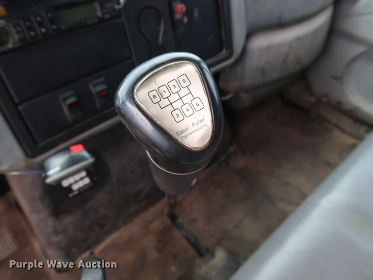 image for item DG4133 2003 International 4400 Crew Cab flatbed truck