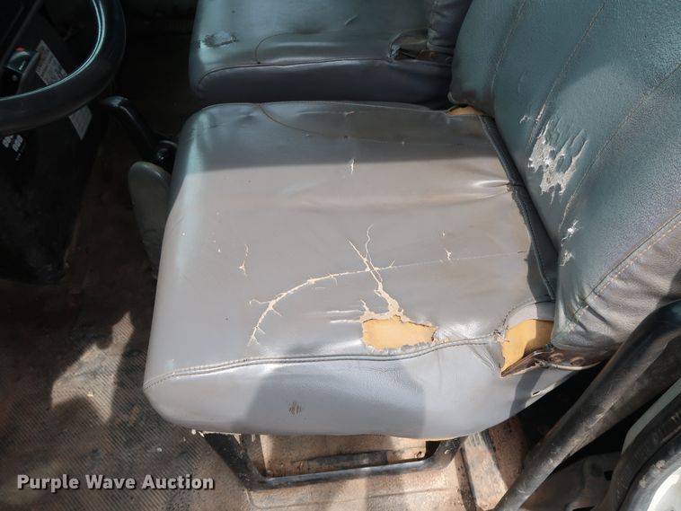 image for item DG4133 2003 International 4400 Crew Cab flatbed truck