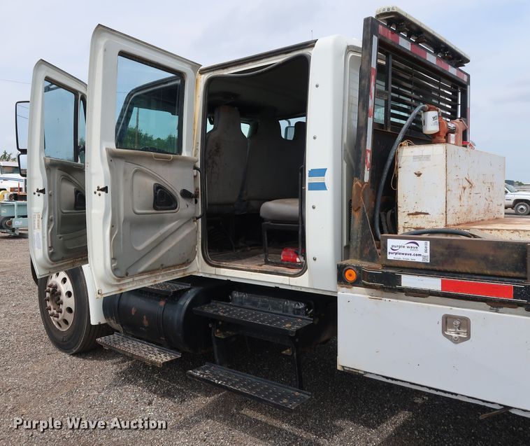 image for item DG4133 2003 International 4400 Crew Cab flatbed truck