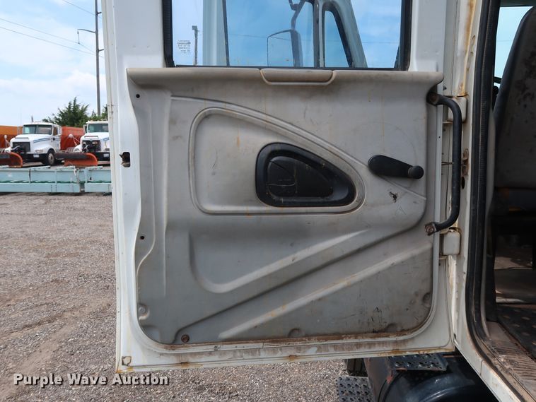 image for item DG4133 2003 International 4400 Crew Cab flatbed truck