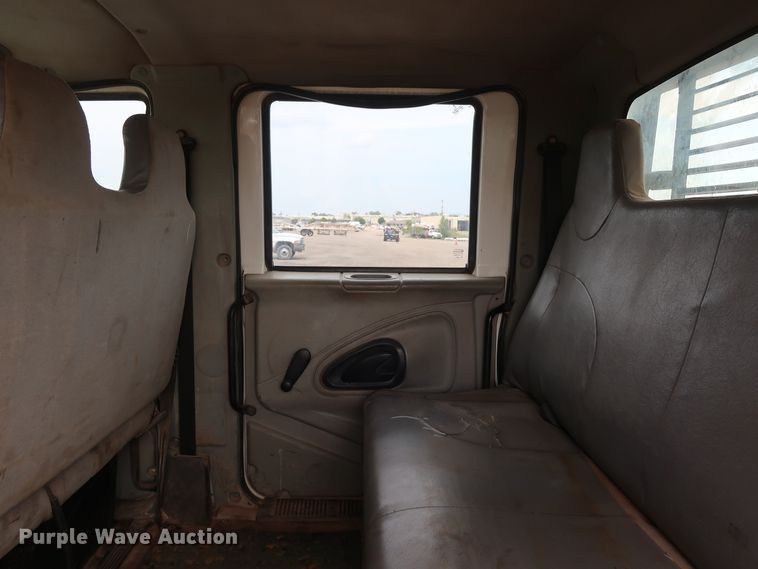 image for item DG4133 2003 International 4400 Crew Cab flatbed truck