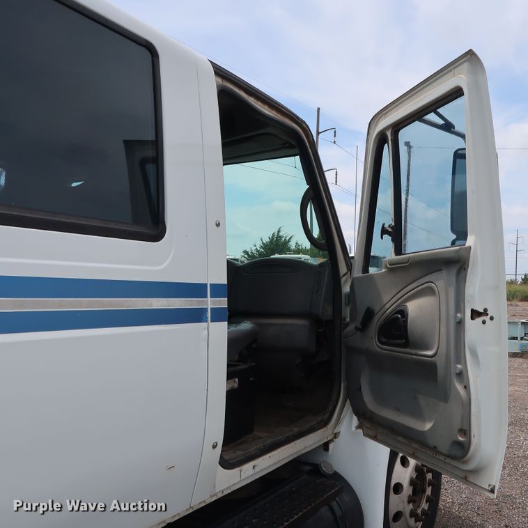 image for item DG4133 2003 International 4400 Crew Cab flatbed truck