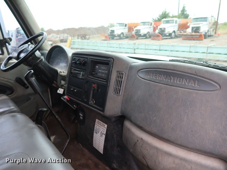 image for item DG4133 2003 International 4400 Crew Cab flatbed truck