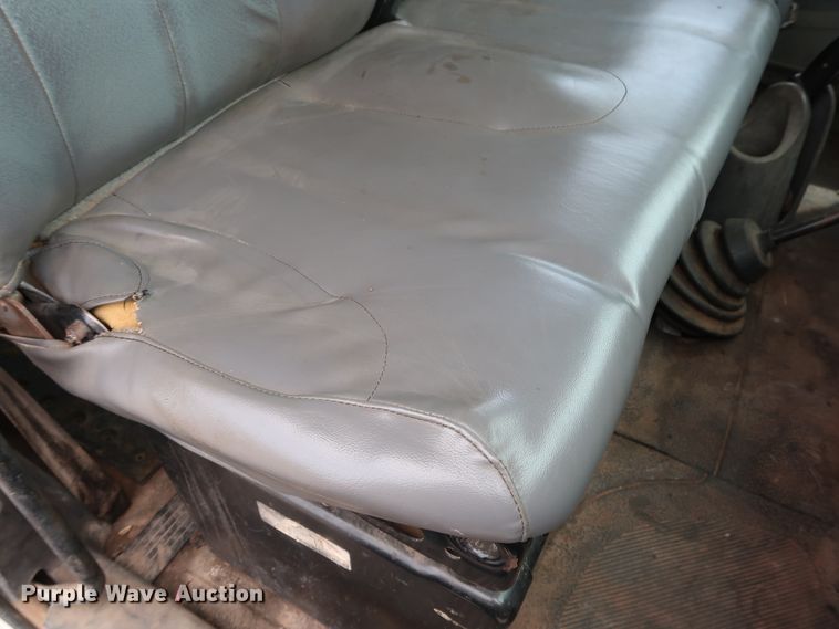 image for item DG4133 2003 International 4400 Crew Cab flatbed truck