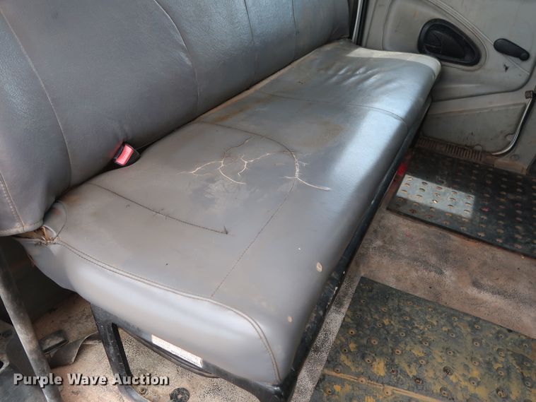 image for item DG4133 2003 International 4400 Crew Cab flatbed truck