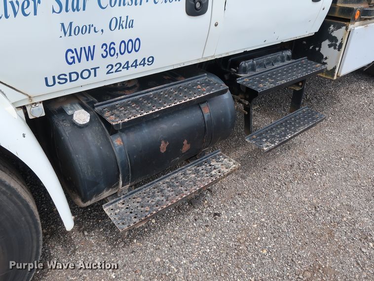 image for item DG4133 2003 International 4400 Crew Cab flatbed truck