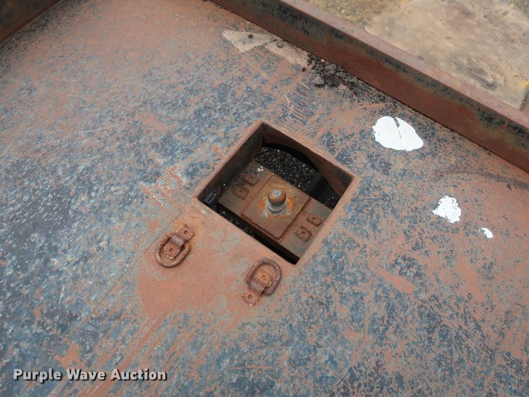 image for item DG4133 2003 International 4400 Crew Cab flatbed truck