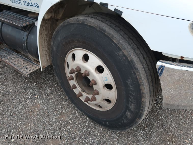 image for item DG4133 2003 International 4400 Crew Cab flatbed truck