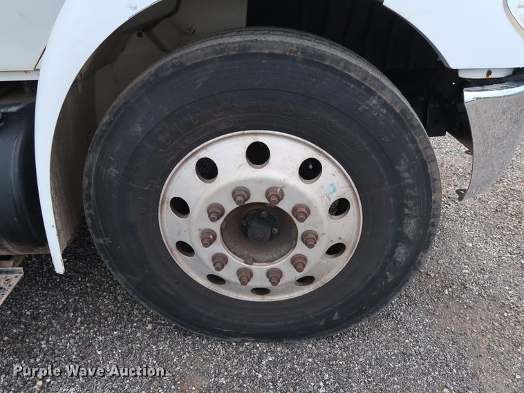 image for item DG4133 2003 International 4400 Crew Cab flatbed truck