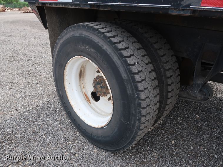 image for item DG4133 2003 International 4400 Crew Cab flatbed truck