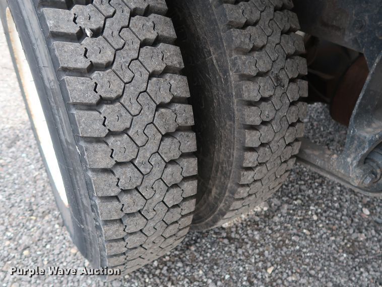 image for item DG4133 2003 International 4400 Crew Cab flatbed truck