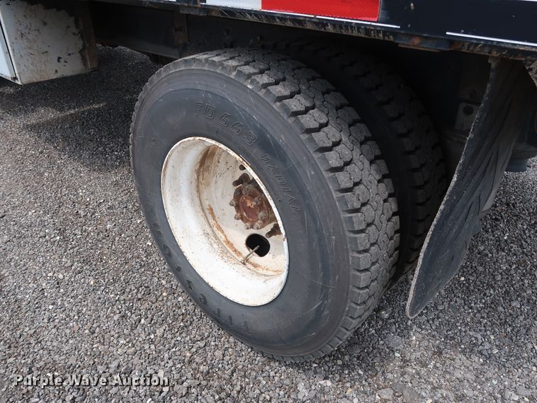 image for item DG4133 2003 International 4400 Crew Cab flatbed truck