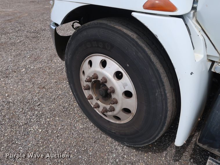 image for item DG4133 2003 International 4400 Crew Cab flatbed truck